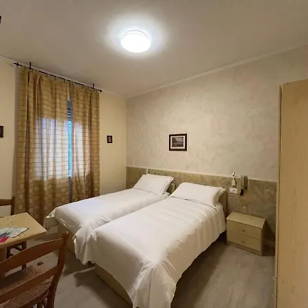 Aquila Hotel *