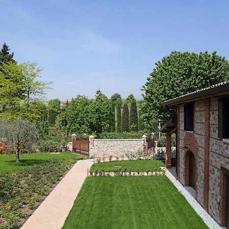 Aparthotel Borgo Mondragon 4*
