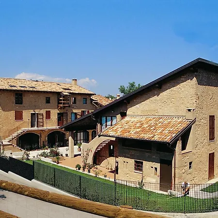 Aparthotel Residenza Corte Casara 3*
