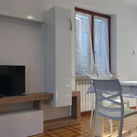 Casa Viale Delle Rose Apartment *