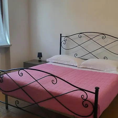 Casa Viale Delle Rose Apartment *