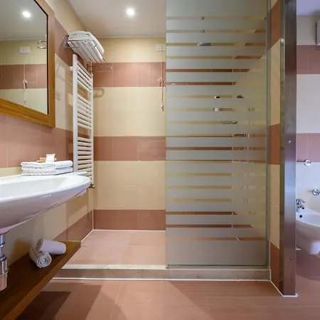 Leonardo Di Garda - Wellness And Hotel 4*