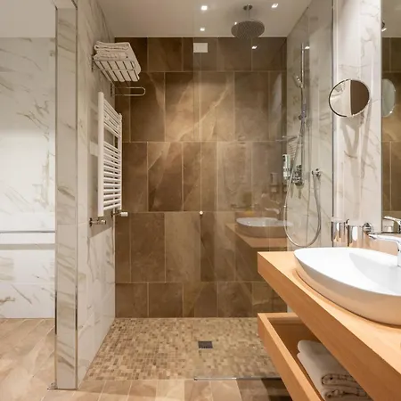 Hotel Leonardo Di Garda - Wellness And Lazise