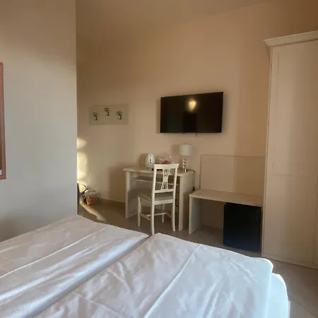 Bed & Breakfast Betty's House 3*