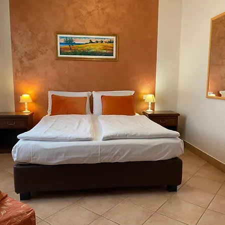 Betty's House Bed & Breakfast 3*