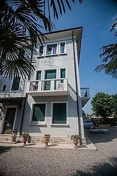 Bed & Breakfast Betty's House 3*