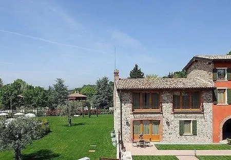 Borgo Mondragon Aparthotel 4*