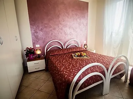 Betty's House 3*