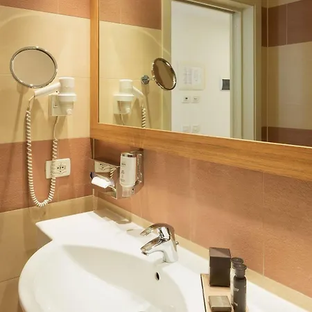 Hotel Leonardo Di Garda - Wellness And 4*