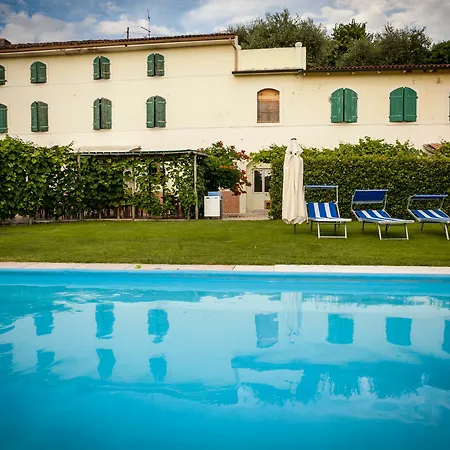 La Tinassara Bed & Breakfast 2*