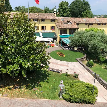 Irides A Un Passo Dai Parchi Divertimento Gasthof *
