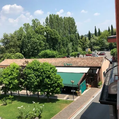 Affittacamere Irides A Un Passo Dai Parchi Divertimento Lazise