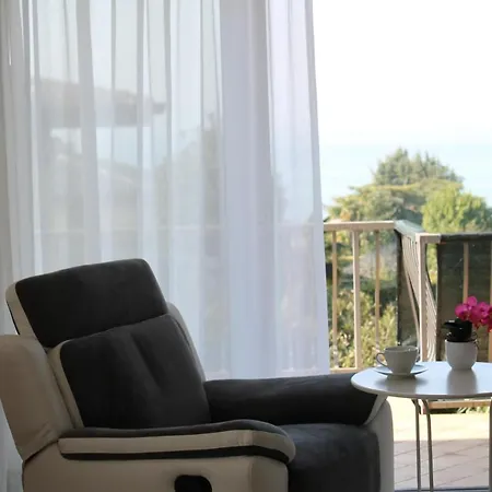 Gardalake View Villa *
