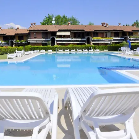 Holiday home Vibrant In With Swimming Pool Near 2 Lakes