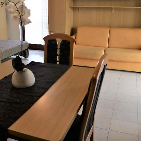 In Lazise/gardasee 21938 Apartment