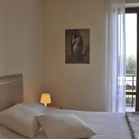 In Lazise/gardasee 21945 Apartment