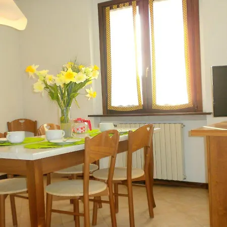 Beautiful With Garden And Fireplace Holiday home Lazise