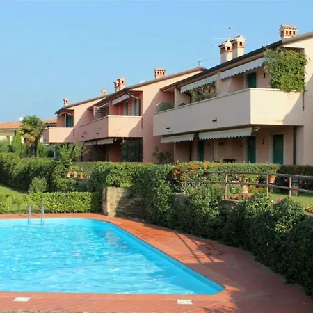 Beautiful With Garden And Fireplace *