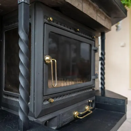 Beautiful With Garden And Fireplace *