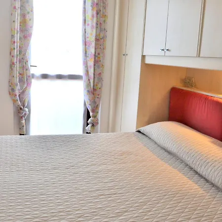 Holiday home Beautiful With Garden And Fireplace Lazise