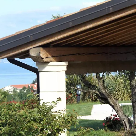 Morene Villa *