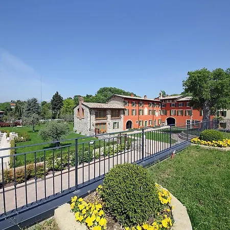 Aparthotel Borgo Mondragon 4*