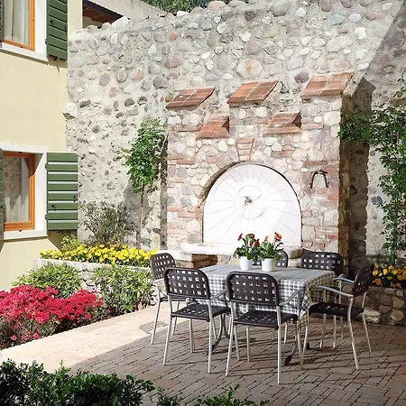 Borgo Mondragon Aparthotel 4*