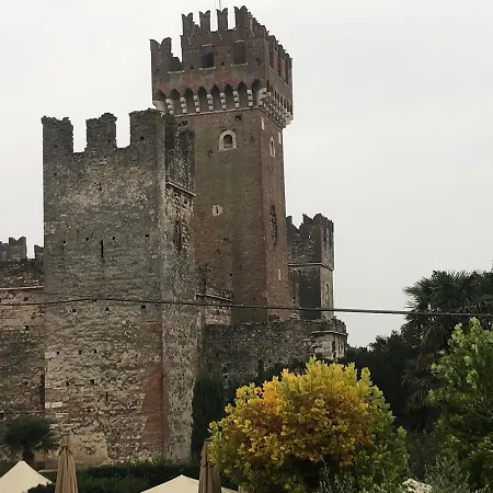 Castello Centro Storico Gasthuis Lazise