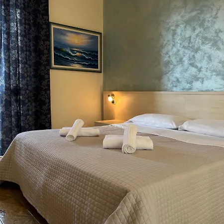 Renata Hotel 2*