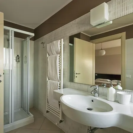 Affittacamere Vialeromadodici Rooms&apartments 3*