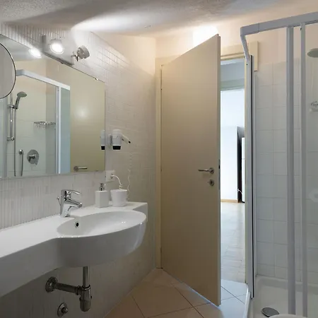 Vialeromadodici Rooms&apartments Affittacamere 3*