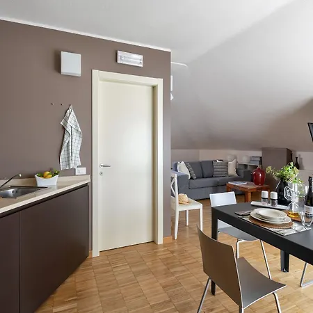 Vialeromadodici Rooms&apartments Affittacamere 3*