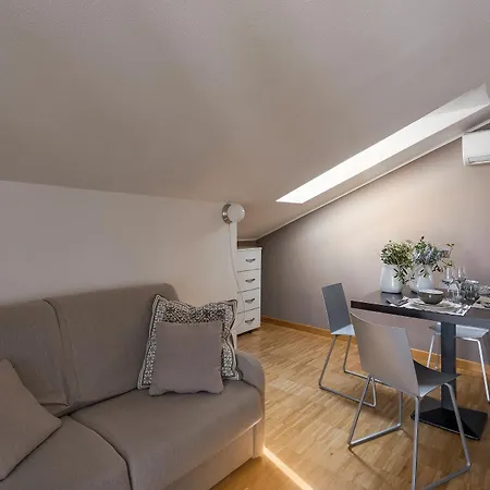 Affittacamere Vialeromadodici Rooms&apartments
