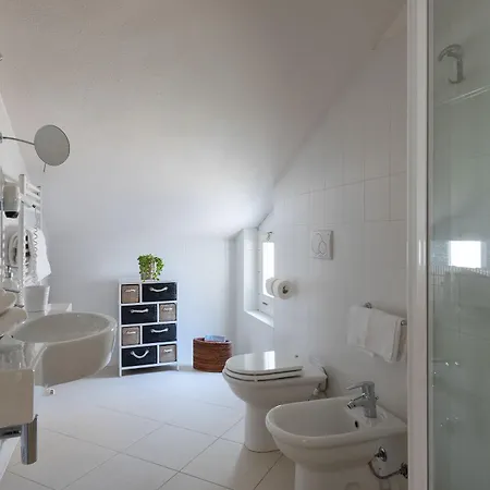 Affittacamere Vialeromadodici Rooms&apartments 3*