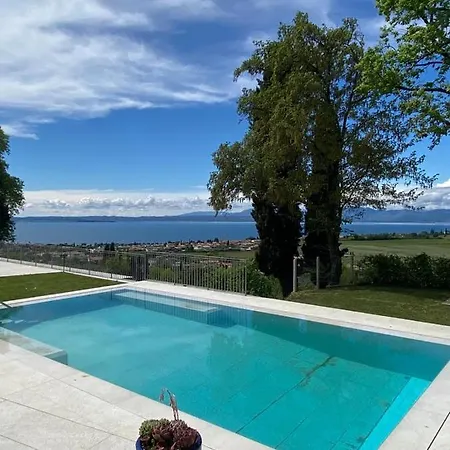 Emma Lazise. Astonishing View Villa