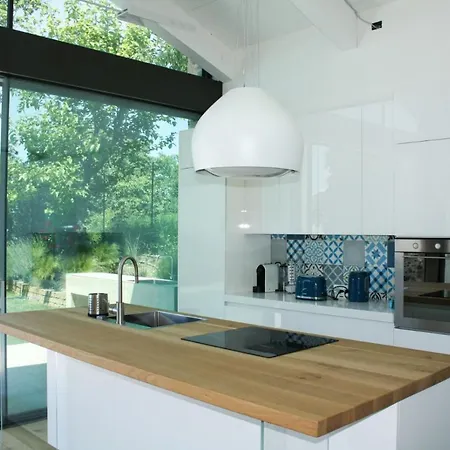 Emma Lazise. Astonishing View Villa *