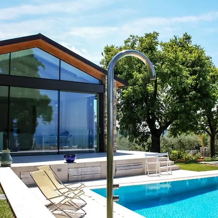 Emma Lazise. Astonishing View Villa Lazise