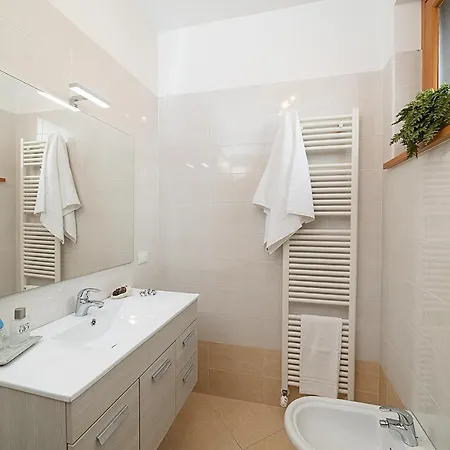 Lelegance - Regarda Travel Lazise