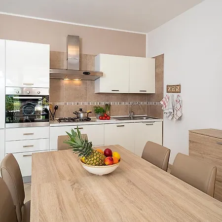 Lelegance - Regarda Travel Apartment *