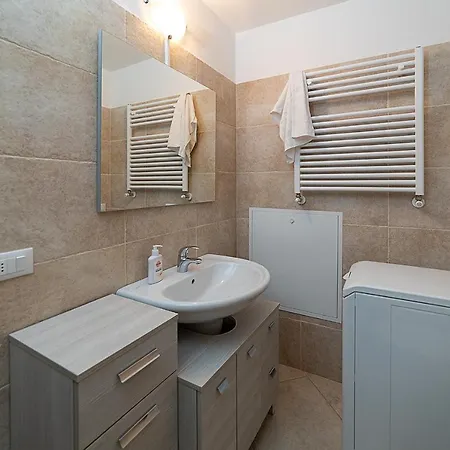 Apartment Lelegance - Regarda Travel