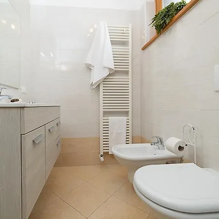Apartment Lelegance - Regarda Travel