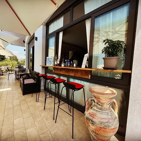 Renata Hotel 2*