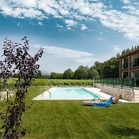 Cascinale 11 - Regarda Travel