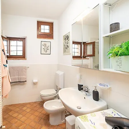 Holiday home Nocino - Regarda Travel *