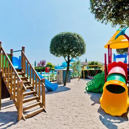 Le Palme & Village Camping 3*