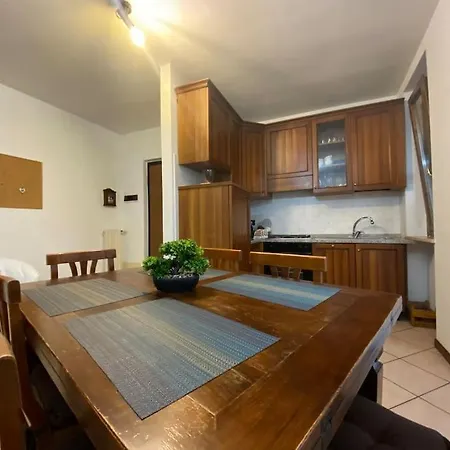 Family House With Free Parking, 450m From Apartment