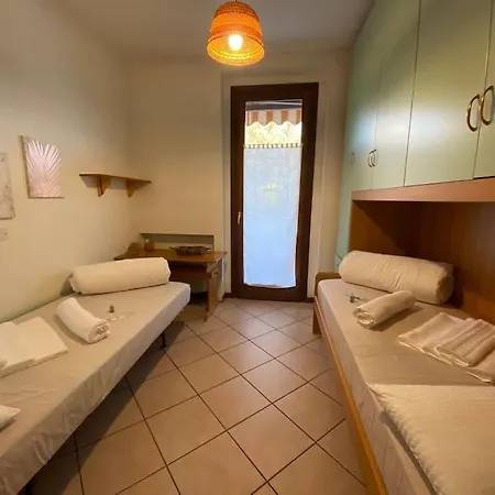 Family House With Free Parking, 450m From Apartment *