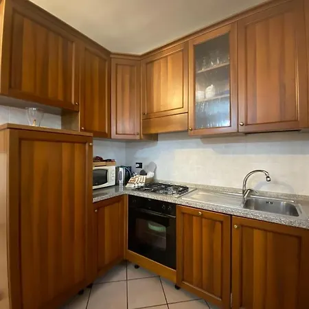 Family House With Free Parking, 450m From Apartment *