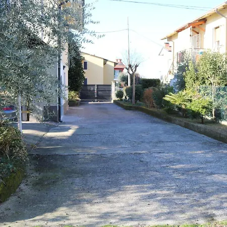 Tranquility In The Center Of Lazise, Neraby The Holiday home