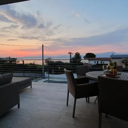 Villa Julia - Regarda Travel